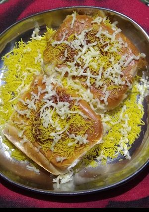 Cheese Dabeli available at Aaron Spectra through DeskDrop