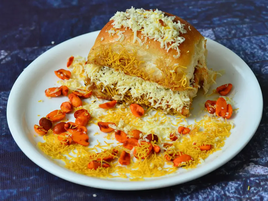 Regular Dabeli available at Shivarth The Ace through DeskDrop