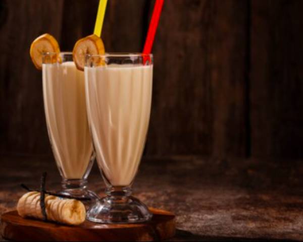 Anjeer Shake Hot available at Novem Square through DeskDrop