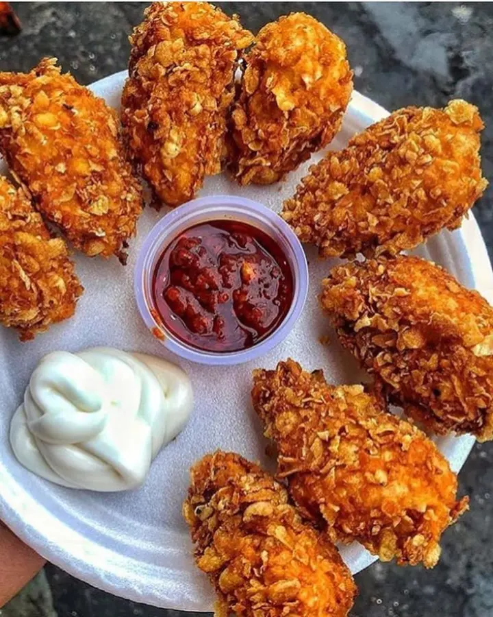 Kurkure Momos available at Novem Square through DeskDrop