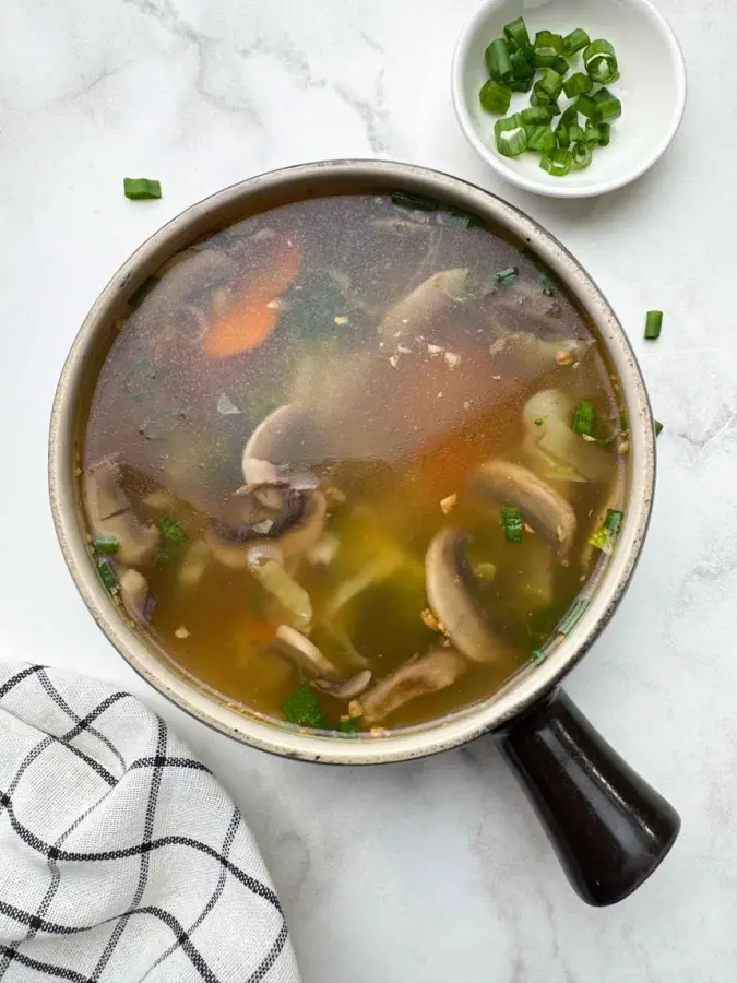 Veg Clear Soup available at Apollo Arcade Chanakyapuri through DeskDrop