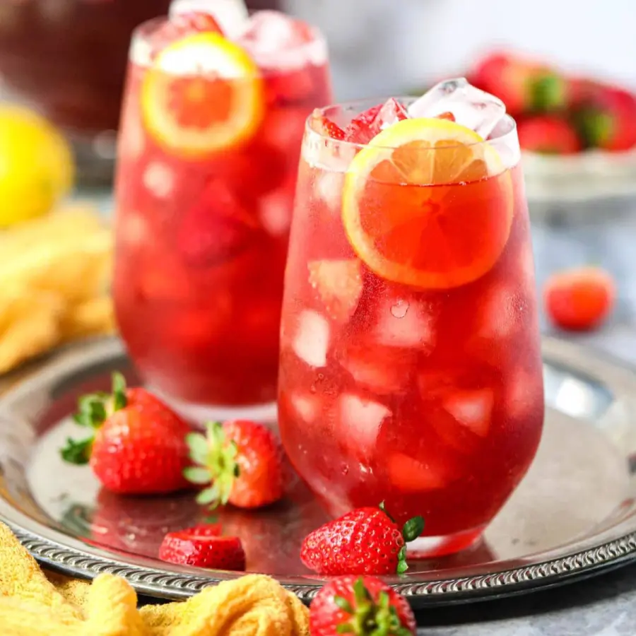 Strawberry Ice Tea available at Novem Square through DeskDrop